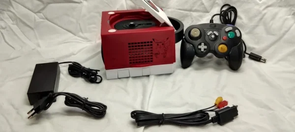 1727302465 (4) Nintendo GameCube con custom case Pokémon