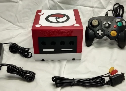 Nintendo GameCube con custom case Pokémon